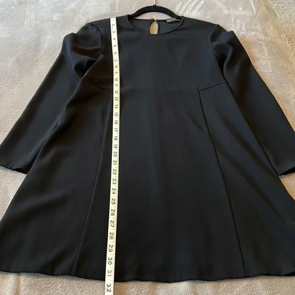 Zara Black Long Sleeve Crepe Shift Dress with Keyhole Back - Picture 9 of 12